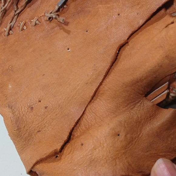 🪶 Vintage Native American Handmade Leather Horsehair Medicine Bag with Feathers - Picture 10 of 12